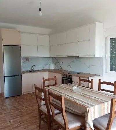 Salai * Lukovë